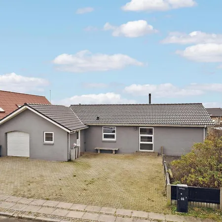 3 Bedroom Cozy In