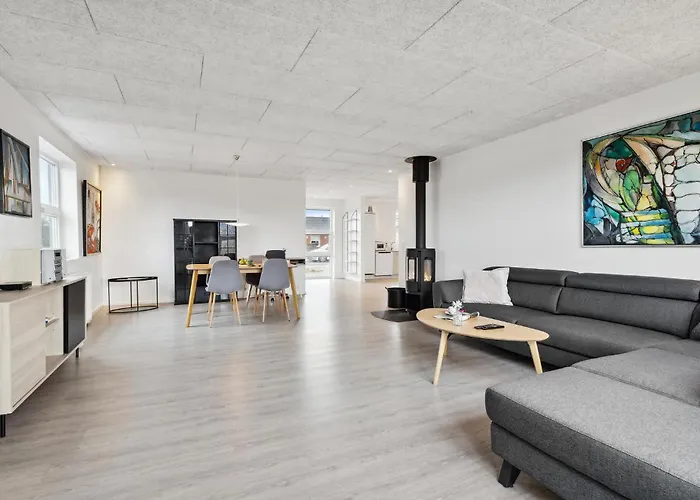 3 Bedroom Cozy In *
